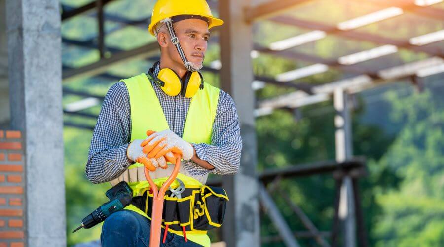 Professional gutter cleaning in Ellisville, IL